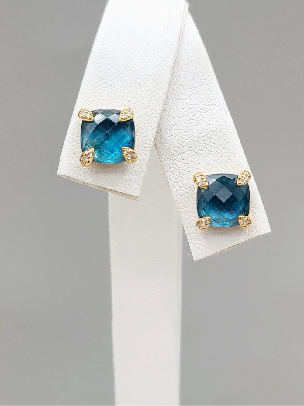 David Yurman Chatelaine Earrings 18K Gold Hampton Blue Topaz Diamonds, 8mm